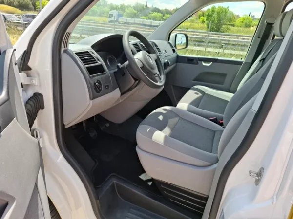 Volkswagen Transporter 2.0 Tdi 2015 bicolor - Imagen 11