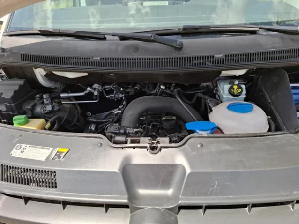 Volkswagen Transporter 2.0 Tdi 2015 bicolor - Imagen 9